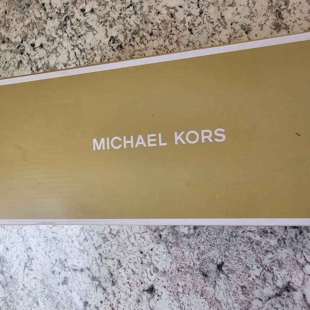 COPY - Michael Kors Gold Sandals Elegant Design - Picture 2 of 6